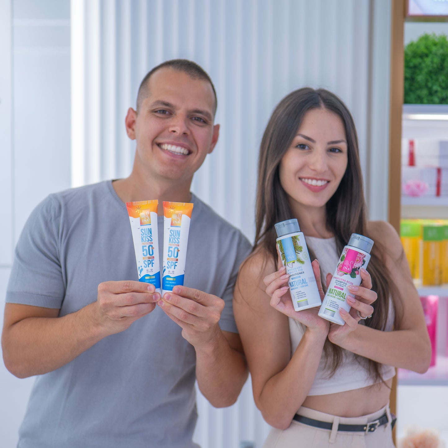 Compre 2 Cremas Solares y Llévese Gratis un Champú y un Acondicionador