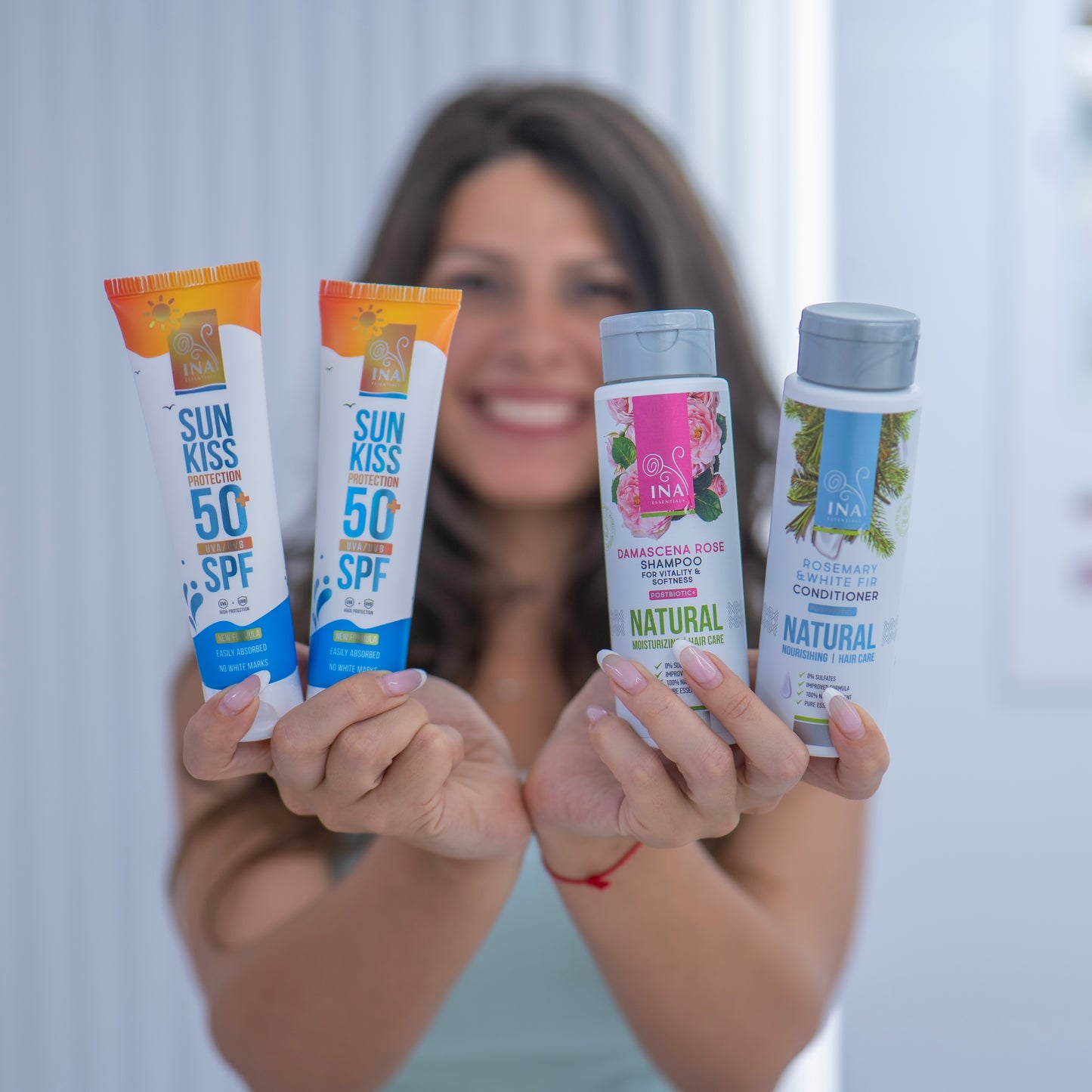 Compre 2 Cremas Solares y Llévese Gratis un Champú y un Acondicionador