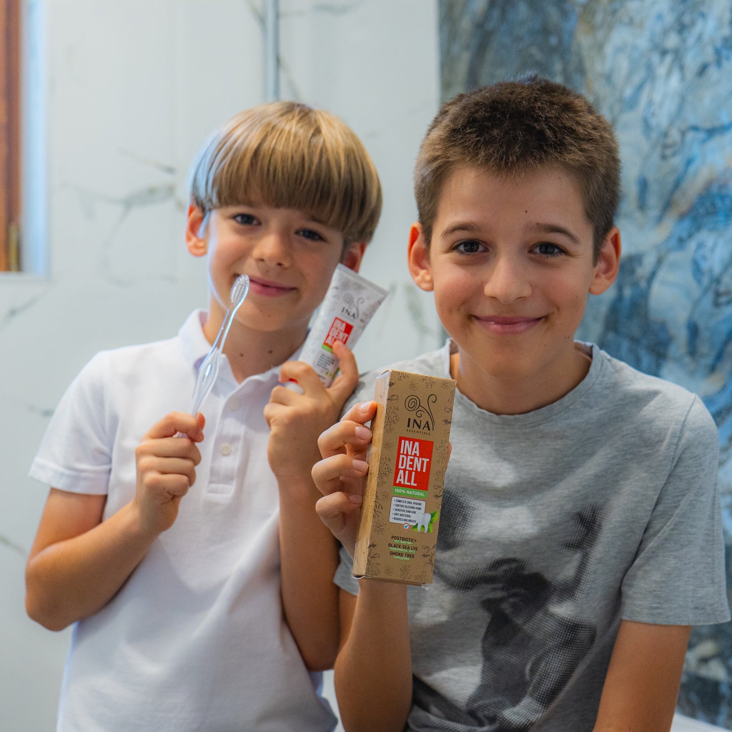 Compre 3 Dentífricos Ina Dent-All y llévese Gratis 1 Enjuague Bucal de Árbol de Humo