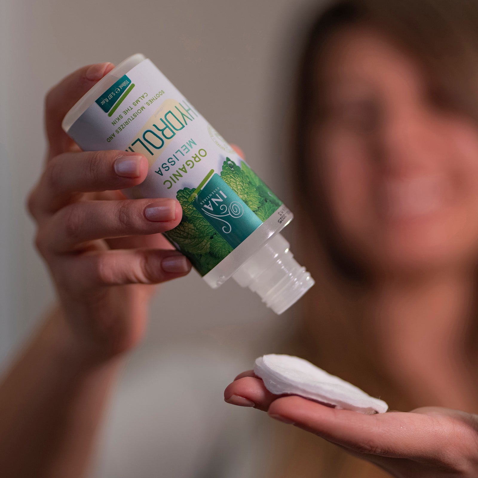 Agua de Melisa Orgánica - Hydrolina para la Dermatitis y las Irritaciones de la Piel