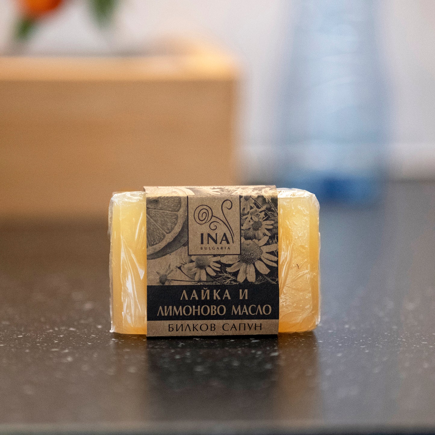 Jabón Herbal Natural con Manzanilla y Aceite de Limón - efecto calmativo