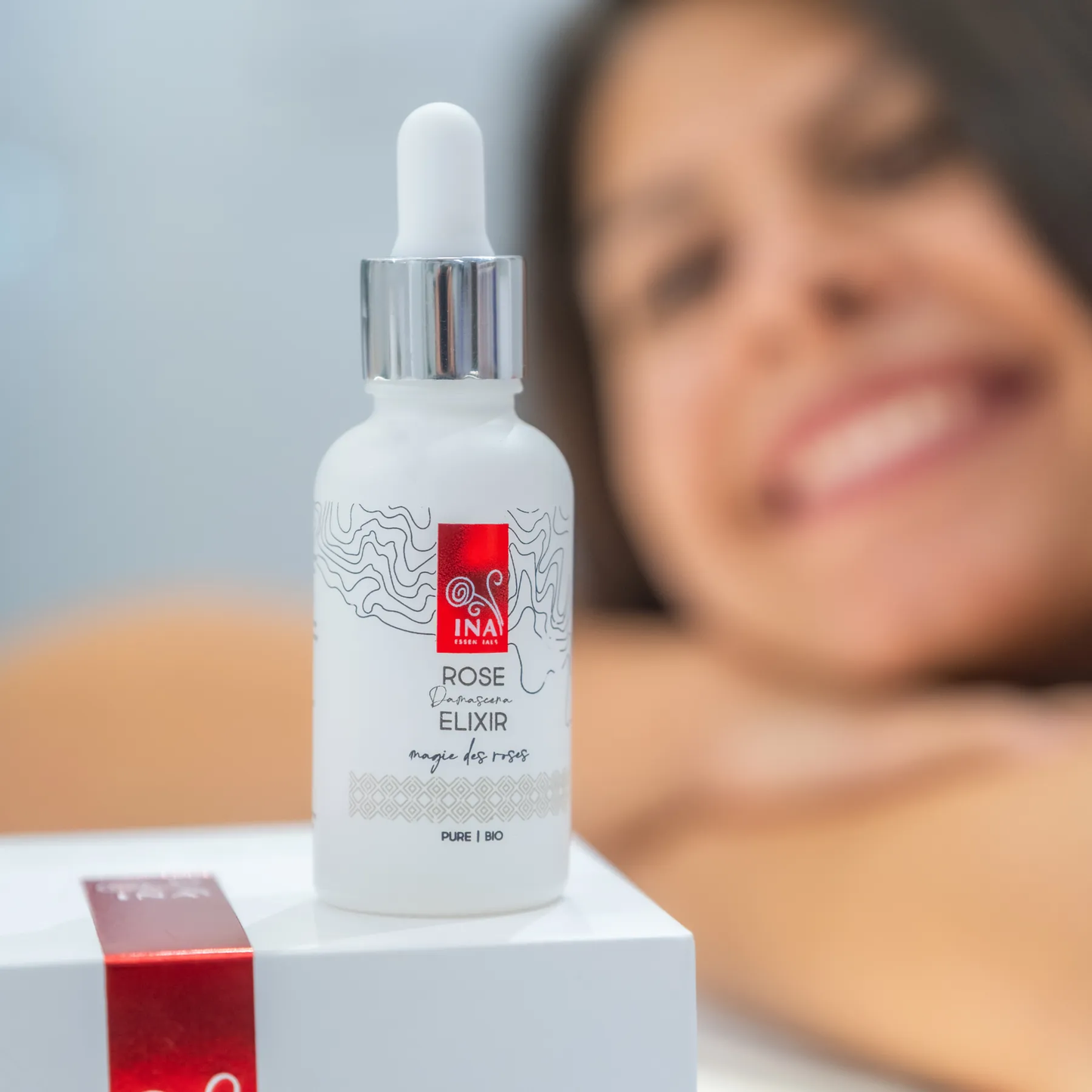 Compre 2 Hidratantes Activos y llévese 1 Sérum facial Antiedad gratis