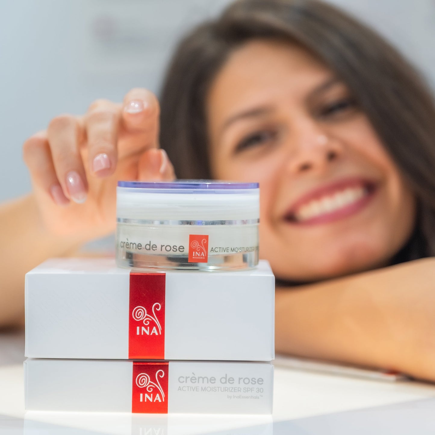 ACCESO ESPECIAL Compre 2 Hidratantes Activos y llévese 1 Sérum facial Antiedad gratis