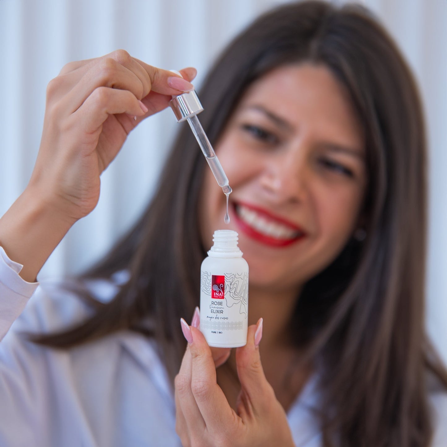 ACCESO ESPECIAL Suero facial antiedad intensivo con aceite de rosa orgánico – Rose Elixir