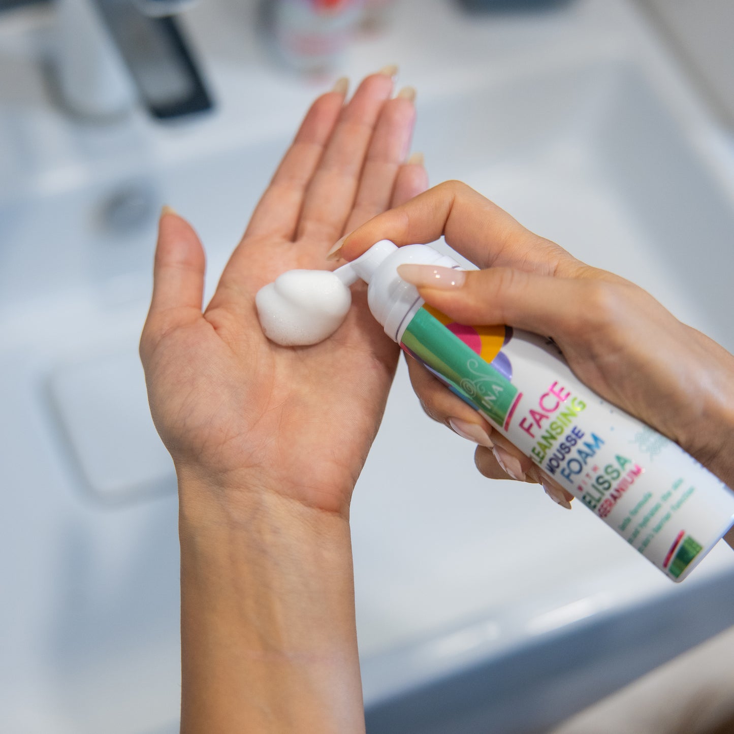 Espuma Limpiadora Natural para el Rostro con Melisa y Geranio - para todo tipo de pieles