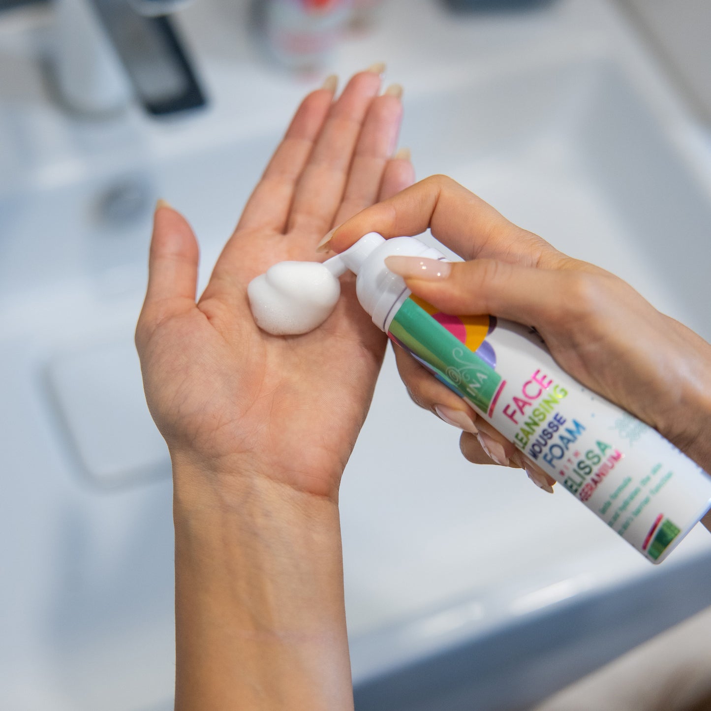 ACCESO ESPECIAL Espuma Limpiadora Natural para el Rostro con Melisa y Geranio - para todo tipo de pieles