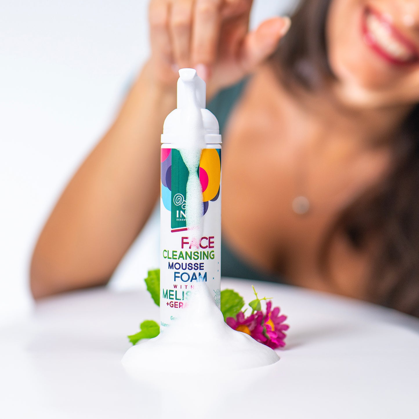 Espuma Limpiadora Natural para el Rostro con Melisa y Geranio - para todo tipo de pieles