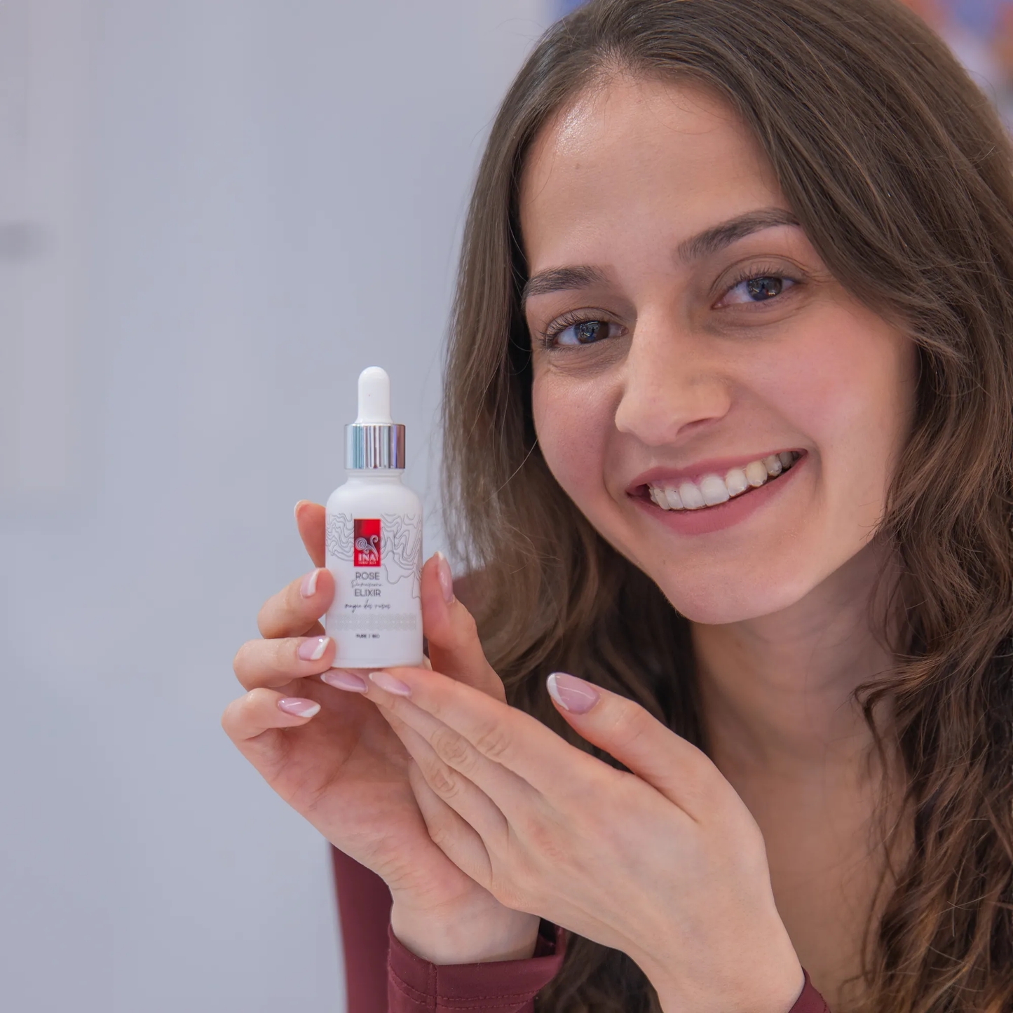 Compre 1 Crema Facial Hidratante y 1 Suero Antiedad, Llévese 1 Crema Contorno de Ojos Gratis